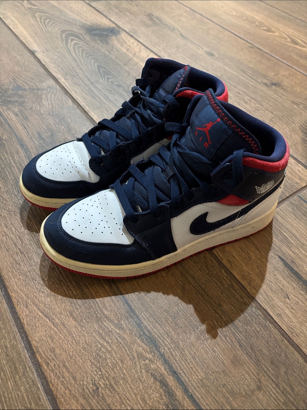 Nike Air Jordan 1 Mid SE USA Olympic White Navy Blue Red. Youth 7 or women’s 8.5